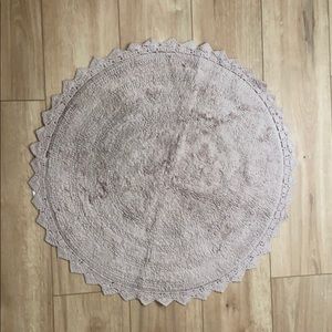 28- in Round Bath Mat in Mauve